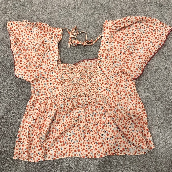 NWOT Old Navy Floral Top - Picture 2 of 3